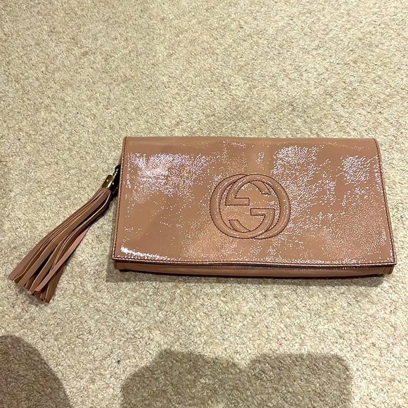 Gucci Handbags - Gucci clutch